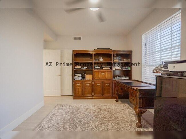 Building Photo - 6123 W Louise Dr