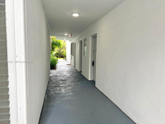 Building Photo - 9159 SW 77th Ave