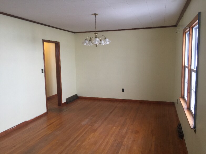 Building Photo - 230 State St