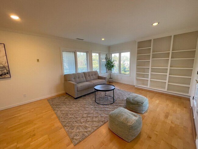 Building Photo - Beautiful Ranch Style House in Rancho Bernardo