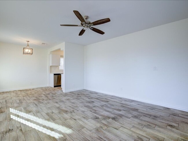 Building Photo - Modern Living!  3 bedroom, 2 Bath!    Mother-in-Law Suite In Back for Rent as well!