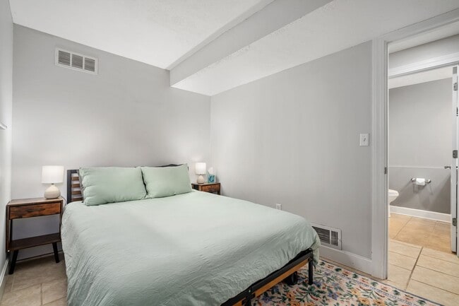 Building Photo - Beautiful 4 Bedroom in Short North