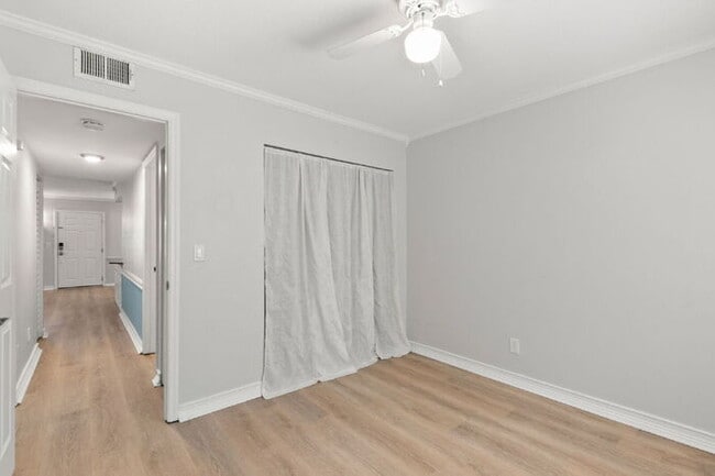 Building Photo - Apartment For Rent in Seminole WITH UPGRADES!
