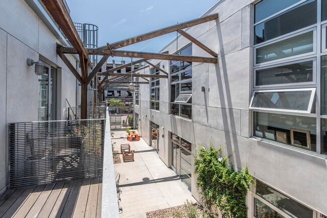 Building Photo - 527 Molino St