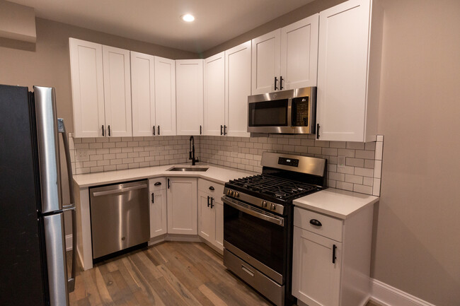 Building Photo - 3755 W Addison St