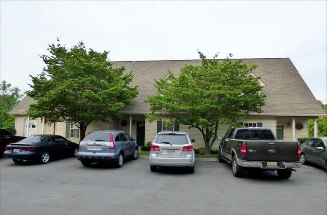 Building Photo - 2123 Creekside Way