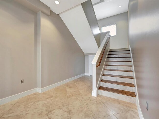 Building Photo - 1202 Todville Rd
