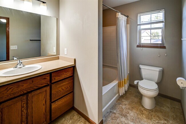 Building Photo - 2633 Koshkonong Way