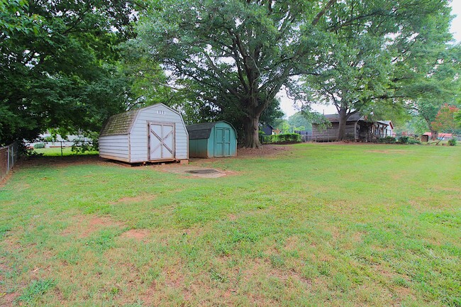 Building Photo - 3 Bedroom Home in Mount Holly, NC (Lawn Ca...