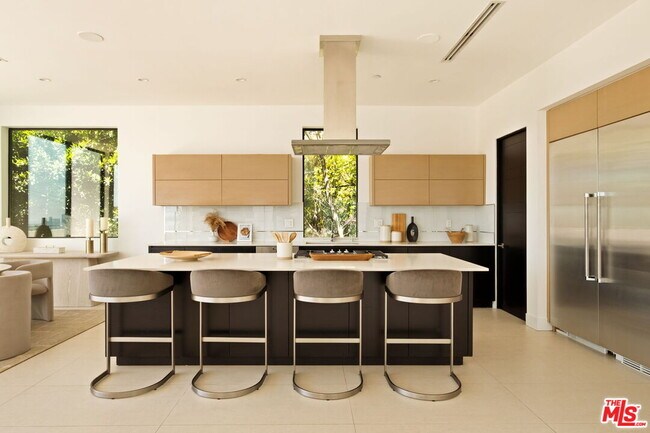 Building Photo - 1516 Forest Knoll Dr