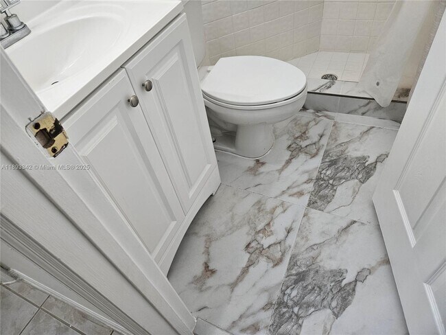 Building Photo - 32 Gables Blvd