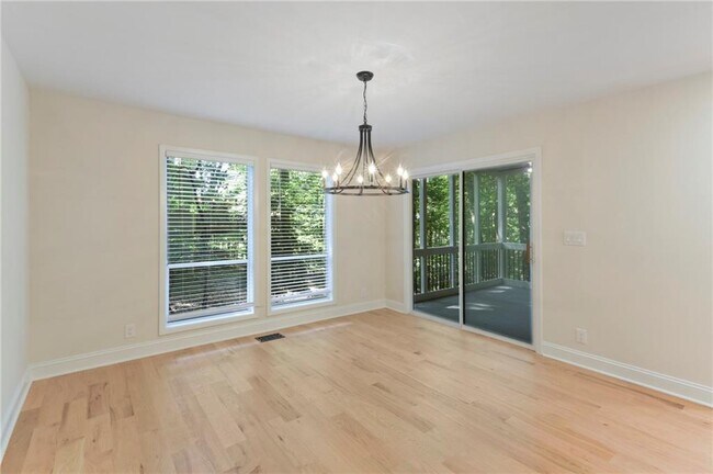 Building Photo - 545 Woodman Pl