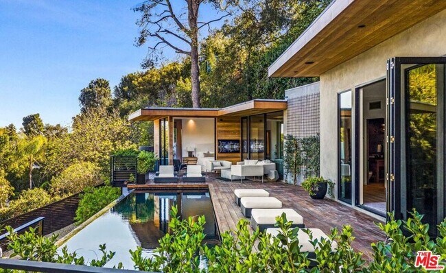 Building Photo - 727 N Beverly Glen Blvd