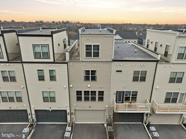 Building Photo - 14325 Potomac Heights Ln