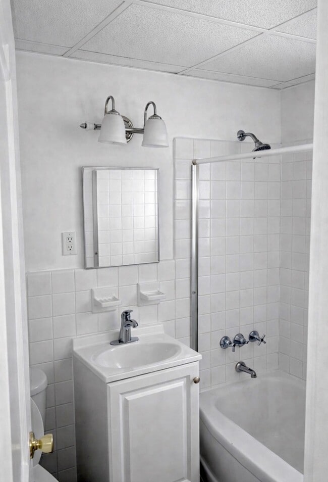 Building Photo - 19 Millers Ln