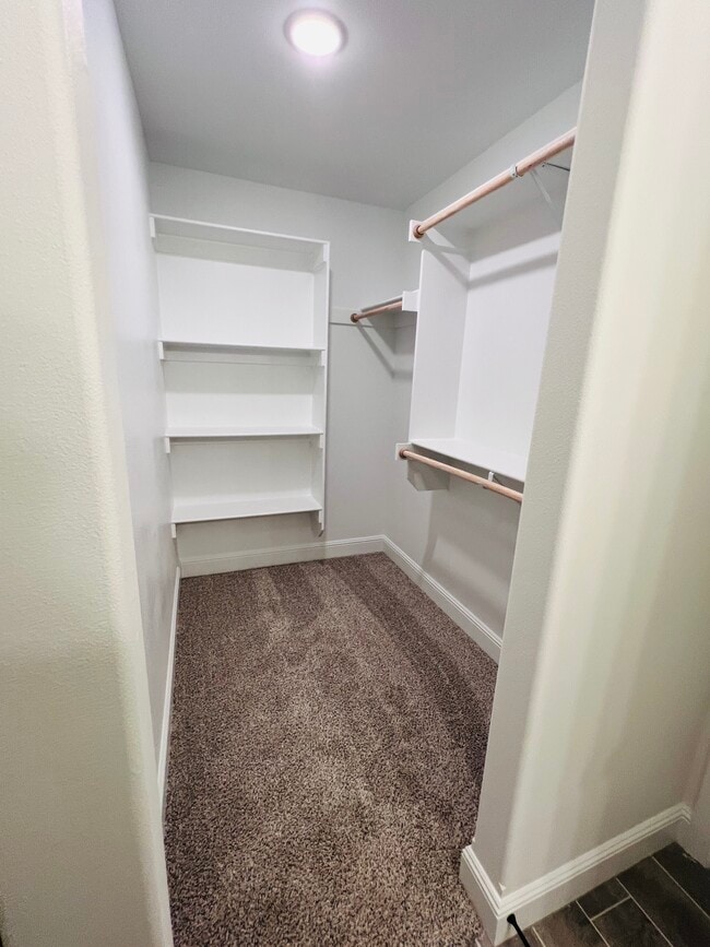 Building Photo - 2091 Bluestem Dr