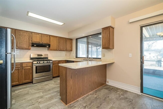 Building Photo - 2018 Creekpoint Dr