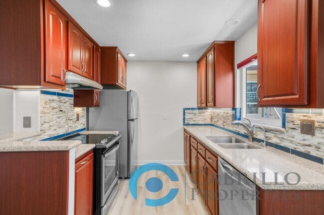 Building Photo - Beautiful 2bd/2ba 2nd Floor Condo with Bra...