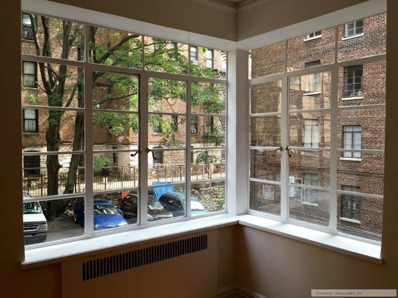 Building Photo - 135 W 225th St