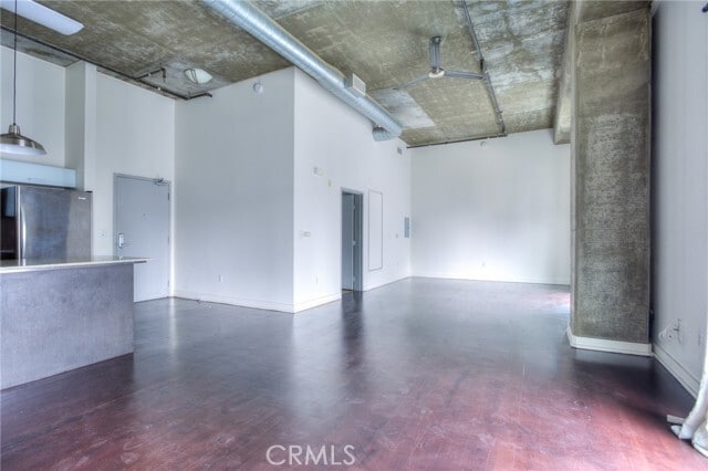 Building Photo - 645 W 9th St