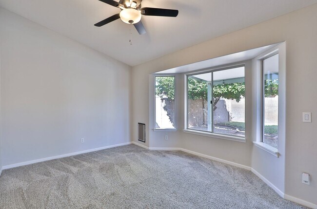 Building Photo - Pet Friendly 5-bedroom, 3 bath Home w/ Pool and Finished Basement