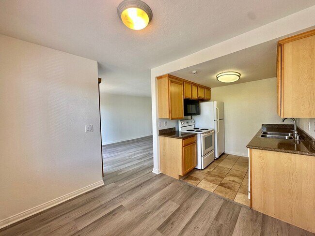 Building Photo - Updated Crown Point Condo With Wood Style ...