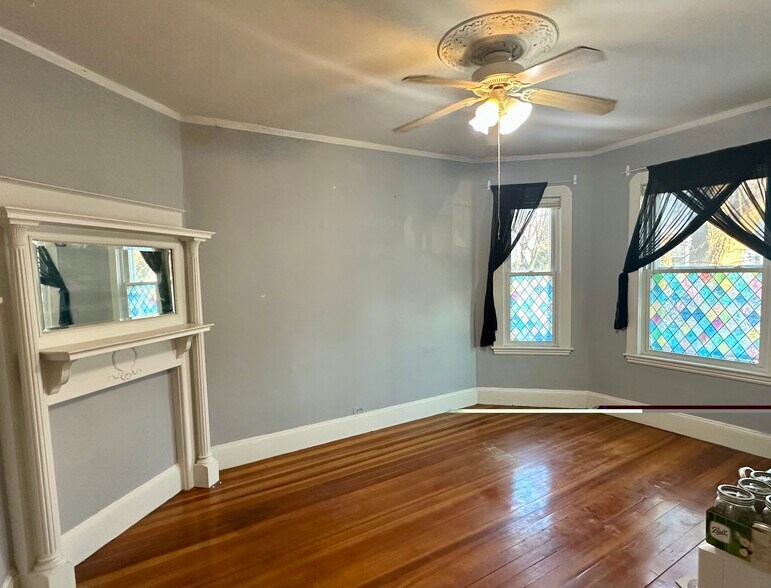 Building Photo - 756 Saratoga St