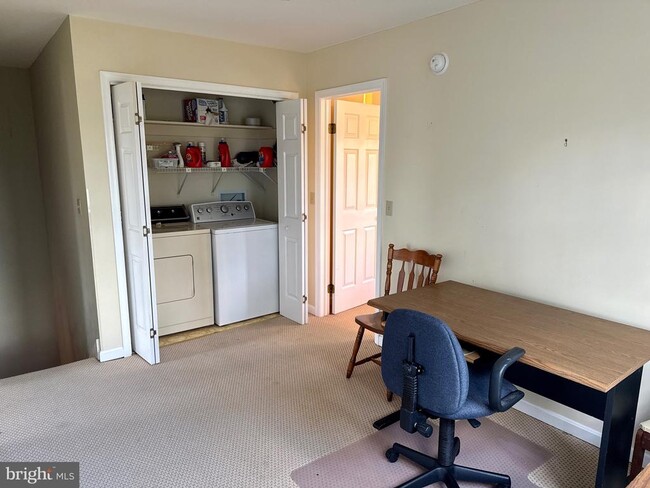 Building Photo - 102 Jl Thompson Dr