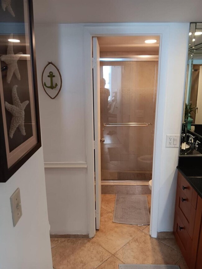 Building Photo - 305 N Pompano Beach Blvd