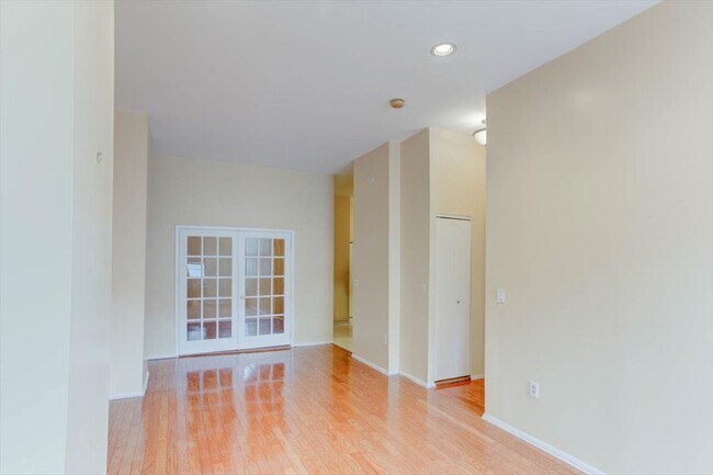 Building Photo - 111 Mulberry St