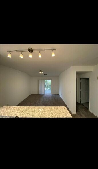 Building Photo - 5455 Vineland Rd