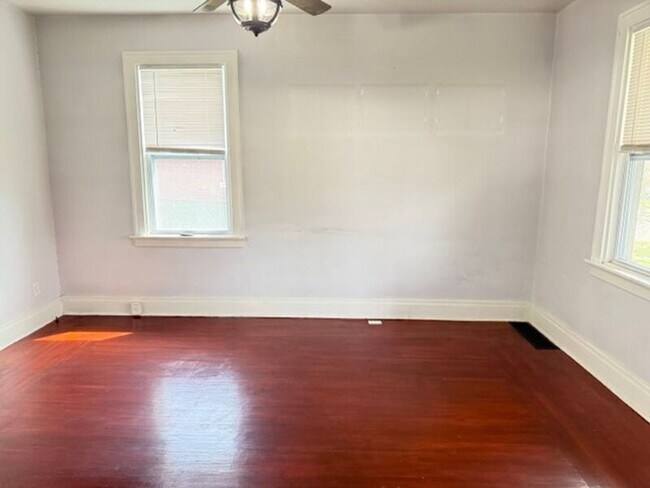 Building Photo - 3304 Daytona Ave