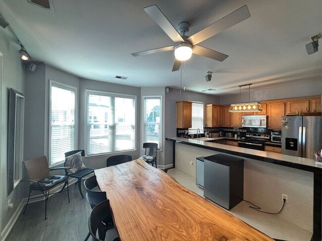 Building Photo - 3340 Billings St