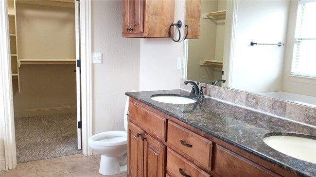 Building Photo - 2703 SW Ledbury Cove