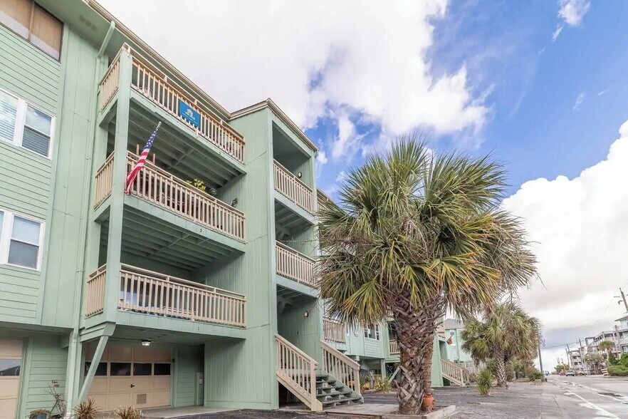 Building Photo - 1709 Canal Dr