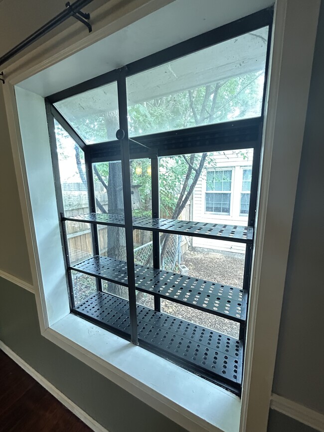 Building Photo - 5420 E 1st St N