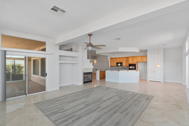 Building Photo - 4 bed, 2.5 bath single-story home in the g...