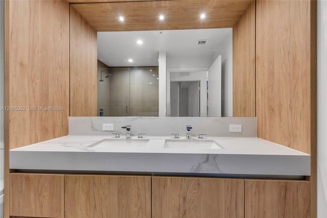 Building Photo - 11 NE 6th St