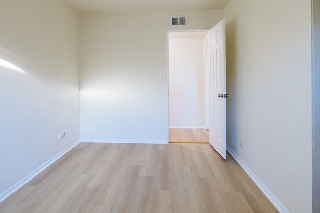 Building Photo - 50740 Cll Mendoza