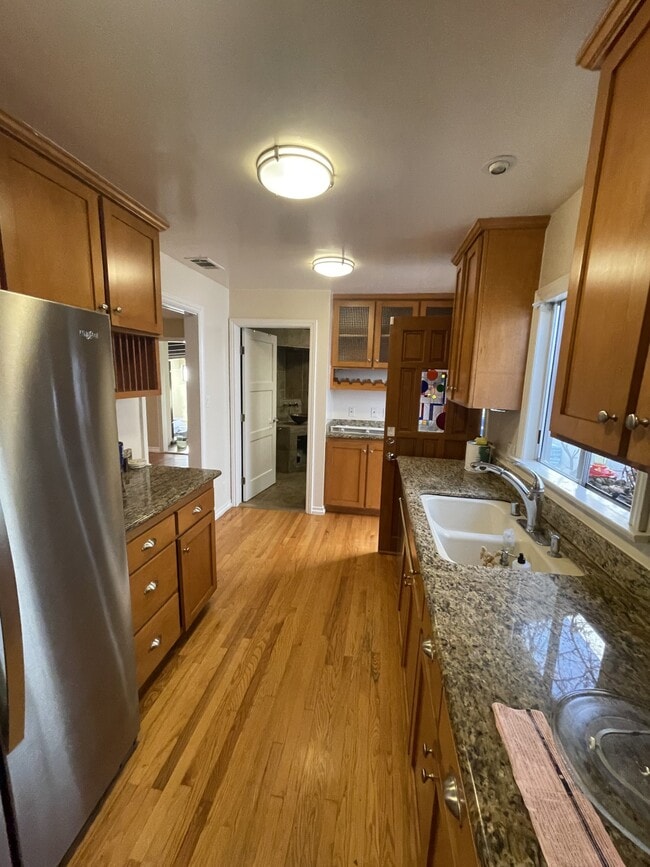 Kitchen goes to side patio - 640 8th Plz