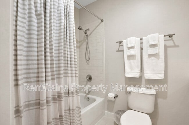 Building Photo - 965 Registry Blvd