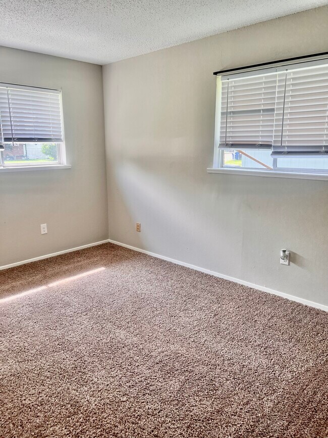 Building Photo - 311 Ivy St