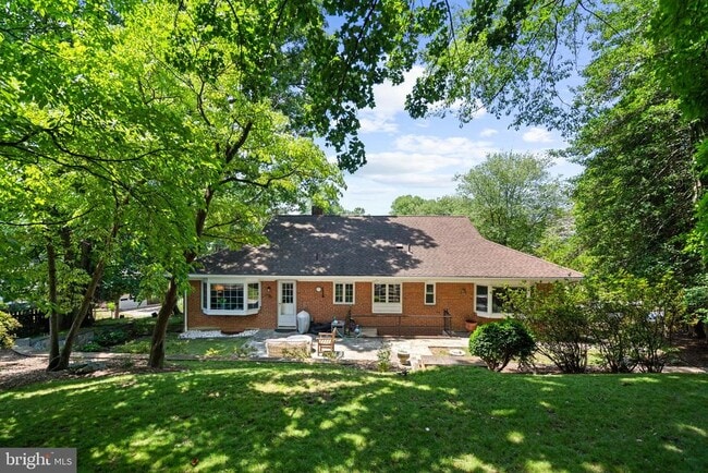Building Photo - 5201 Brookeway Dr