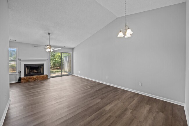 Building Photo - 1501 Fairfax Ln