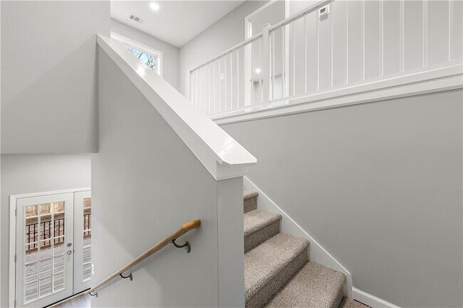 Building Photo - 450 Oliver Ridge Dr