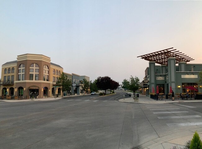Building Photo - Central 2 bed 1.5 bath Townhouse