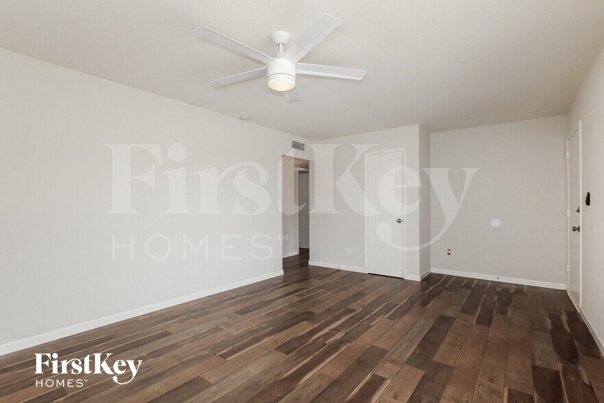 Building Photo - 10843 N 45th Ave