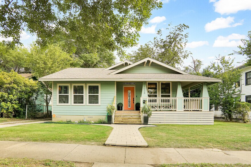 Primary Photo - 1038 W Mistletoe Ave
