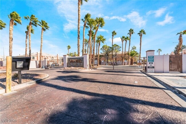 Building Photo - 8449 Majestic View Ave