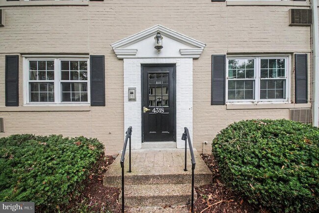 Building Photo - 4318 N Pershing Dr